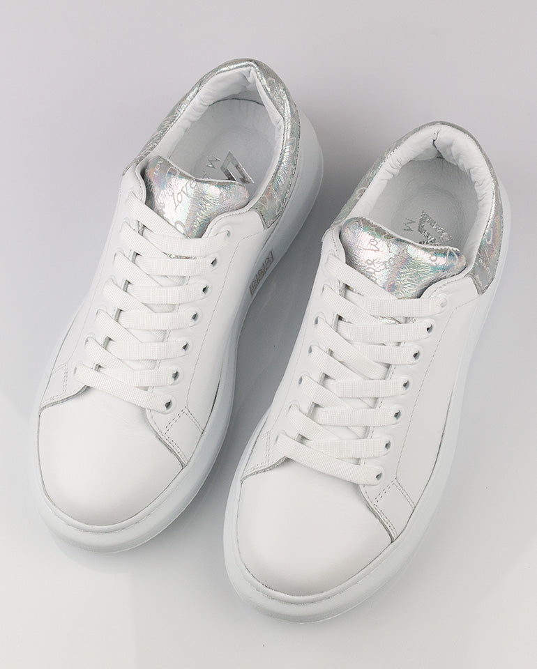 Бейли - Естествена кожа в бяло