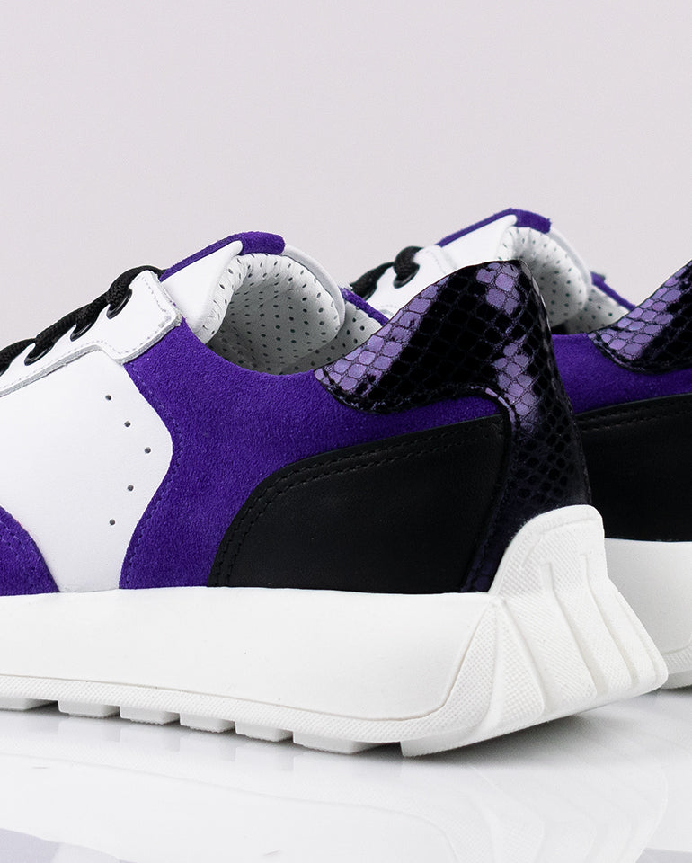 Джия - Естествена кожа в тъмно лилав велур, бяло и змийски принт