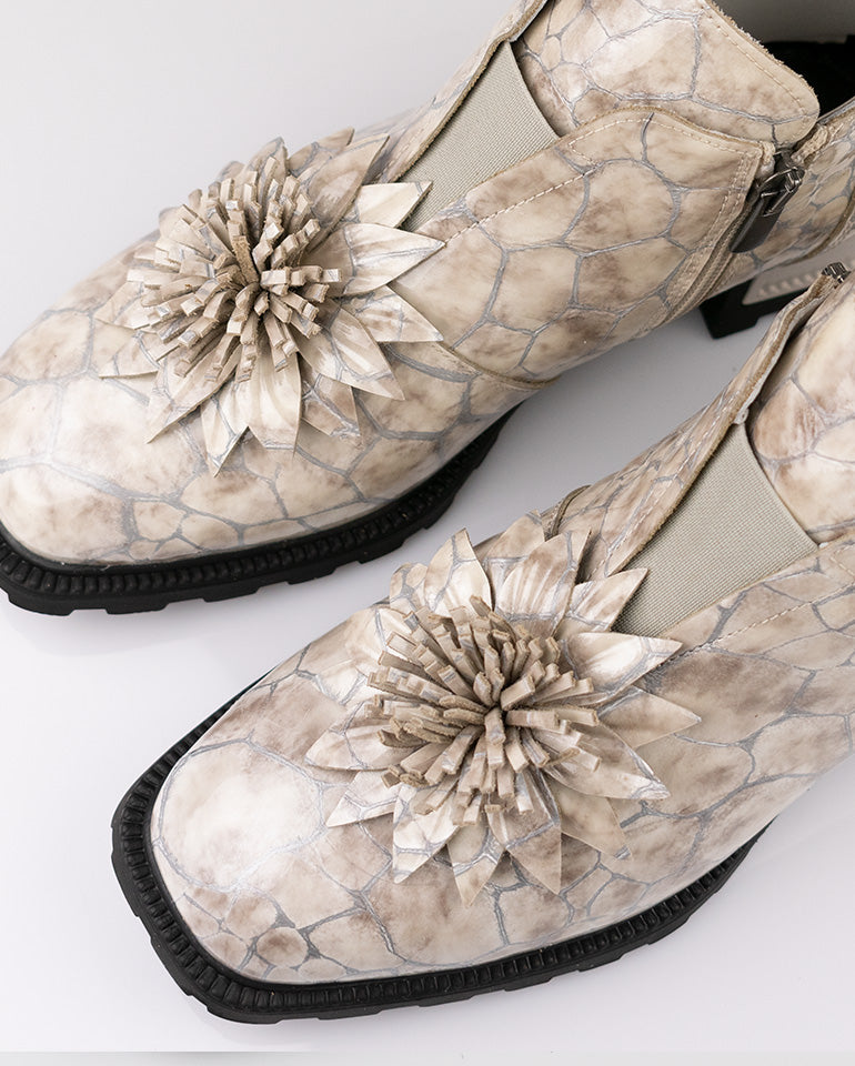 Амелия - Естествен лак в бежово