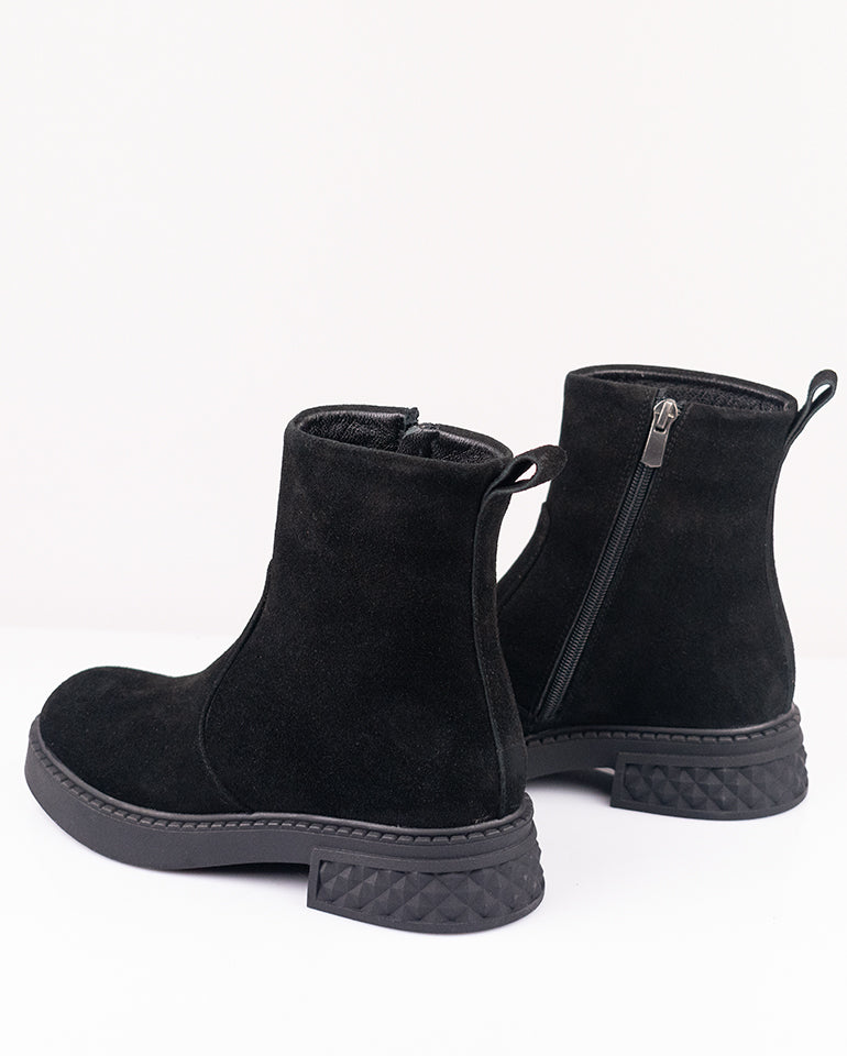 Хилъри - Естествен велур в черно