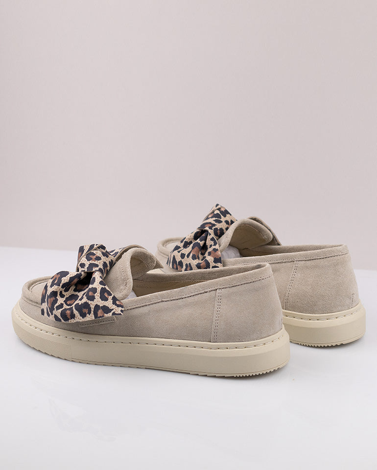 Елиза - Естествен велур в бежово и пандела