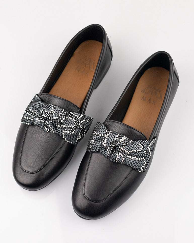 Дайла - Естествена кожа в черно с пандела