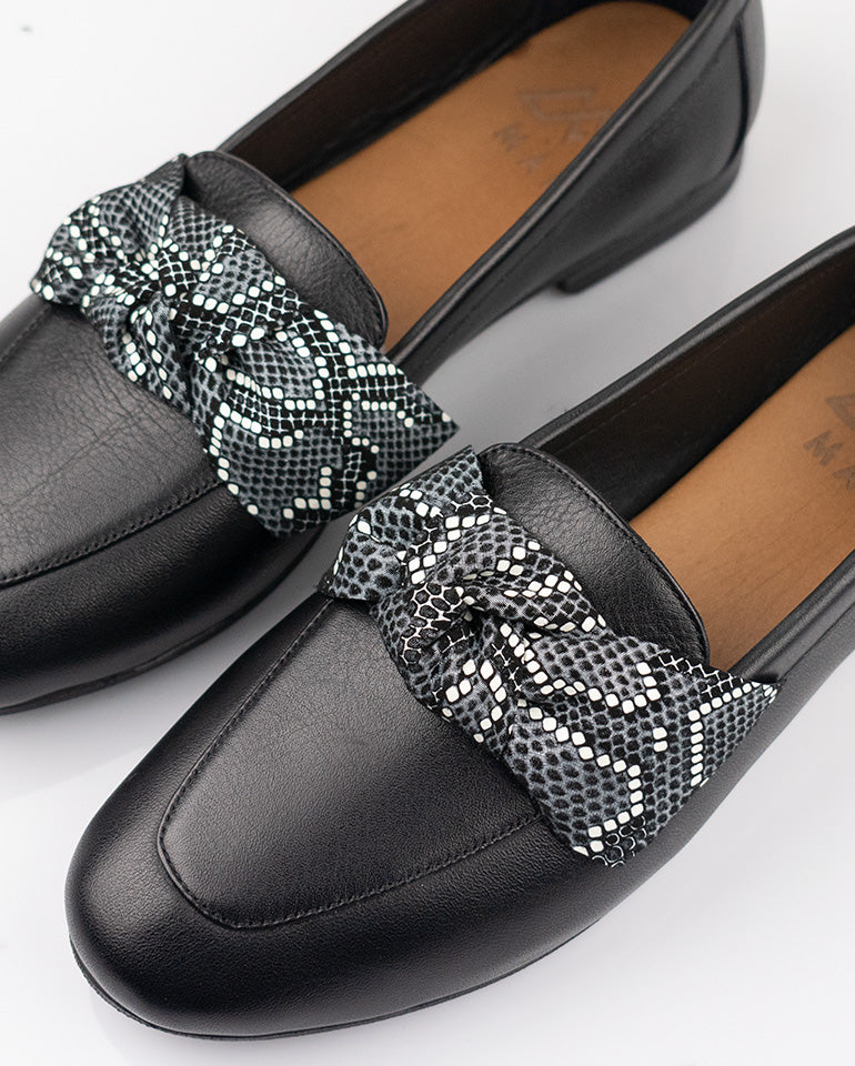 Дайла - Естествена кожа в черно с пандела