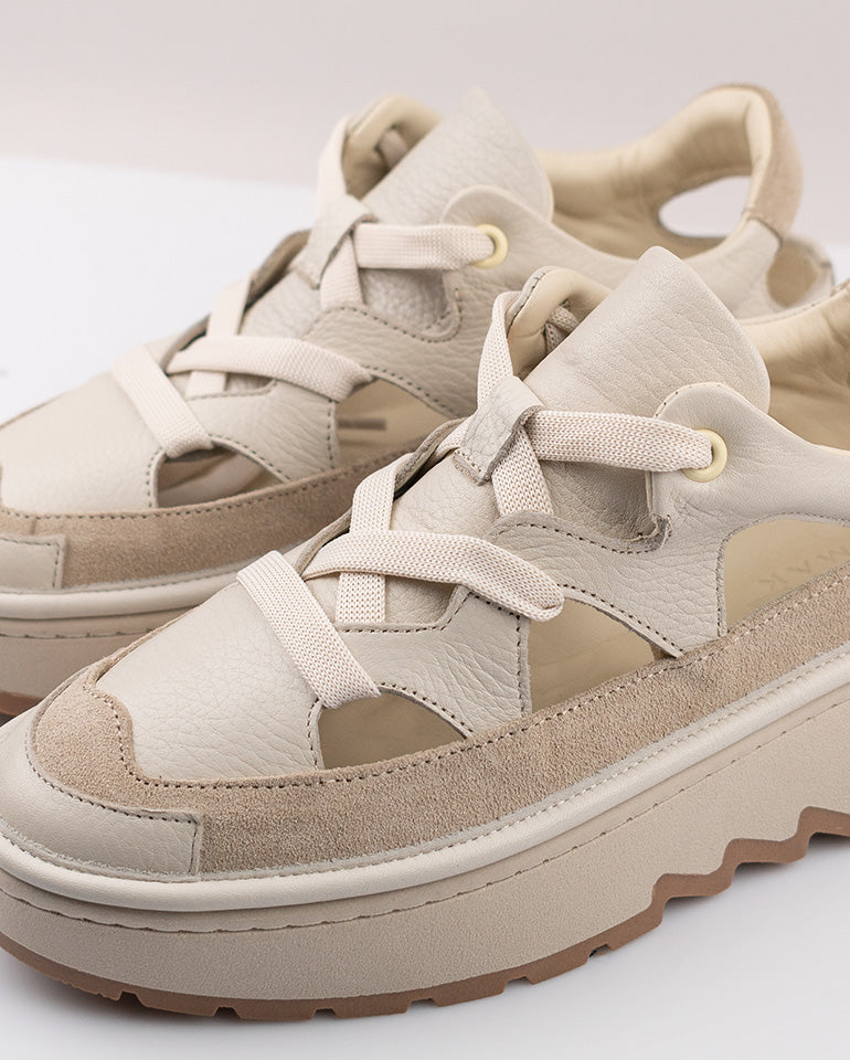 Камелия - Естествена кожа в бежово