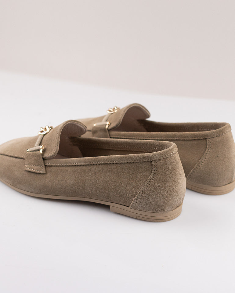 Амира - Естествен велур в бежово