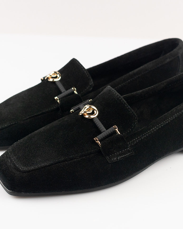 Амира - Естествен велур в черно