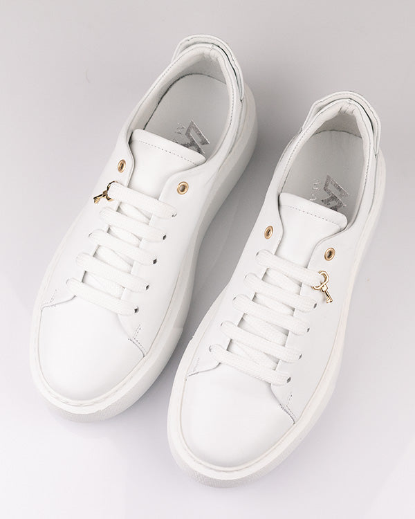 Аура - Естествена кожа в бяло