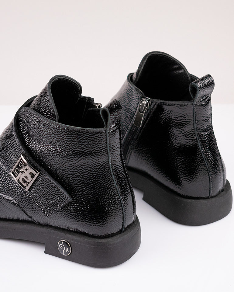 Ривиера - Естествен лак шагрен в черно