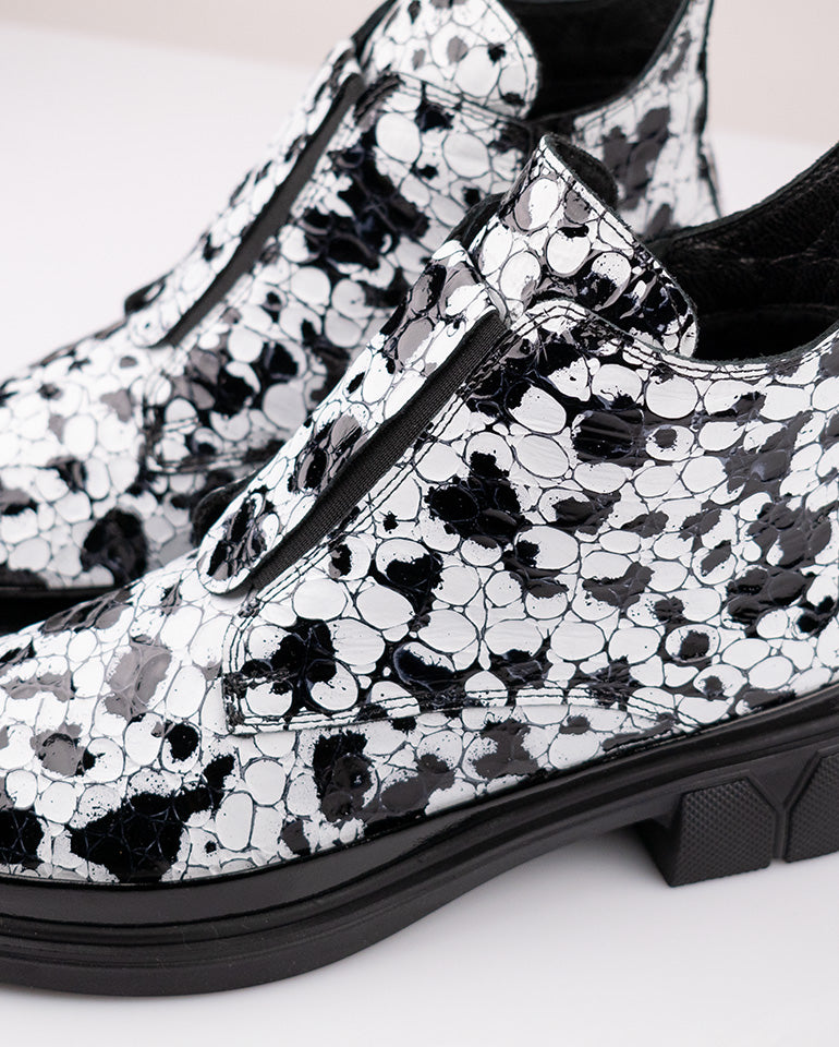 Анжела - Естествен лак в бяло и черно