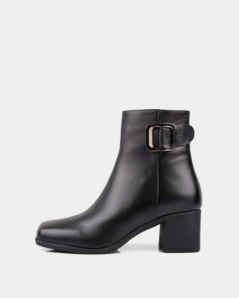 Селена - Естествена кожа в черно