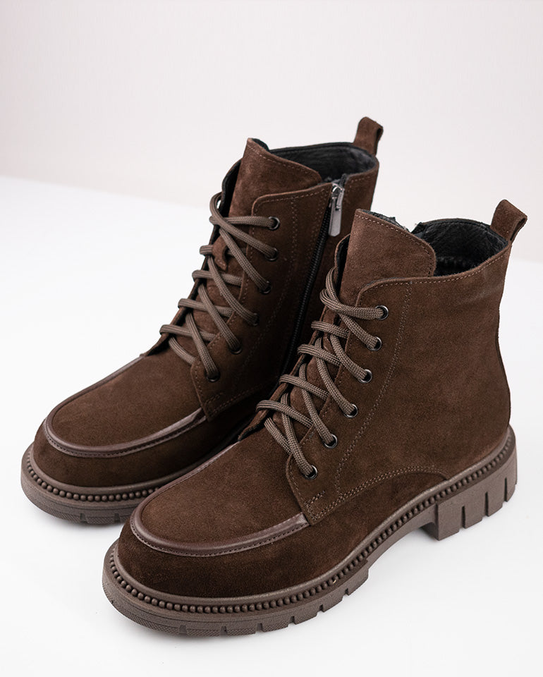 Ванеса - Естествен велур в кафяво