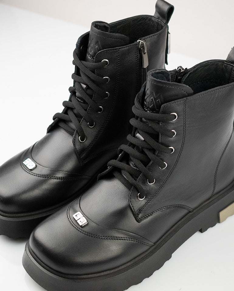 Октавия - Естествена кожа в черно