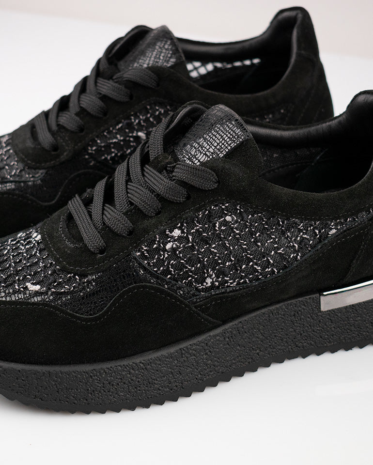 Лаура - Естествен велур в черно