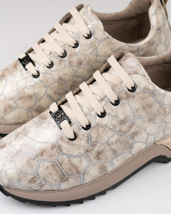 Лея - Естествен лак в бежово