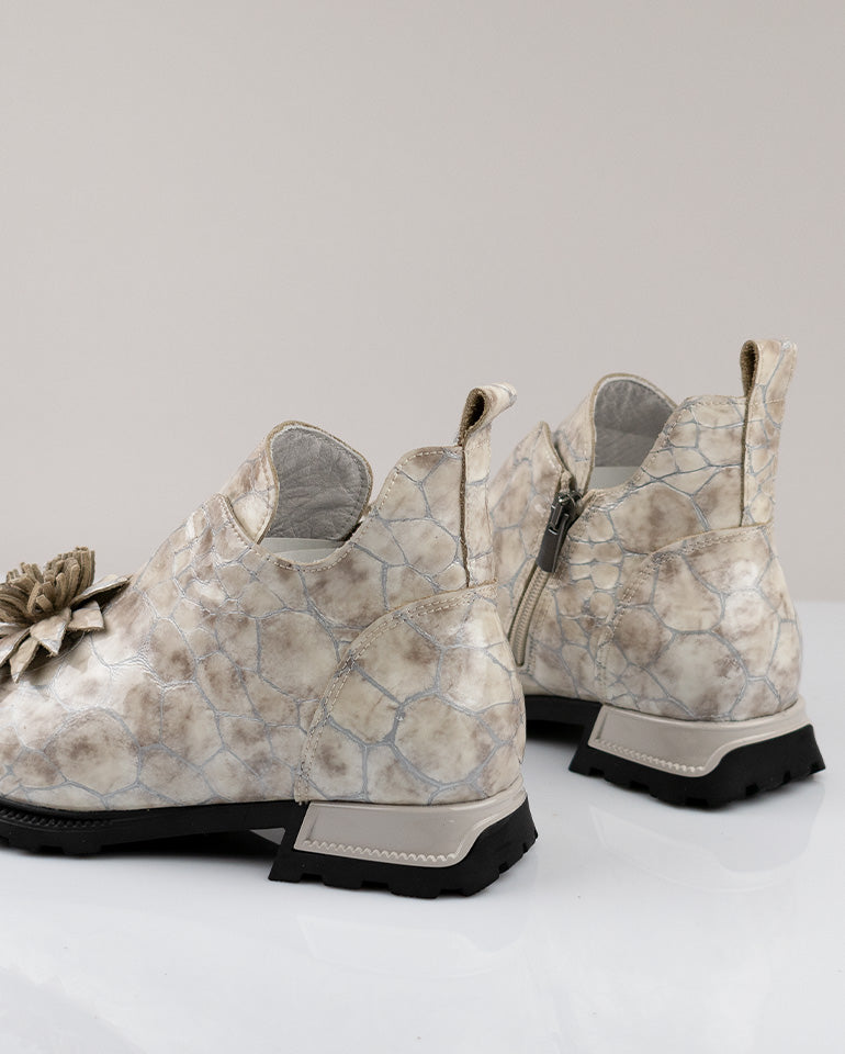 Амелия - Естествен лак в бежово