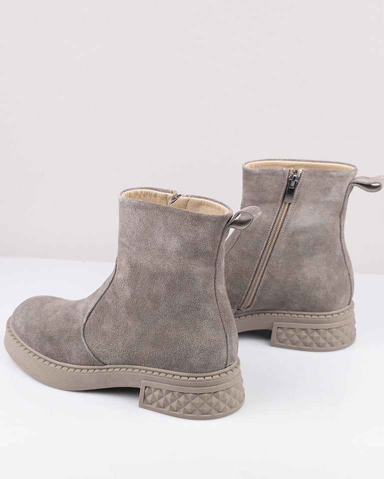 Хилъри - Естествен велур в бежово