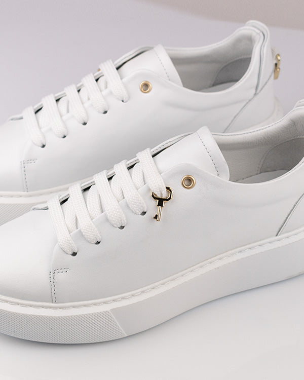 Аура - Естествена кожа в бяло