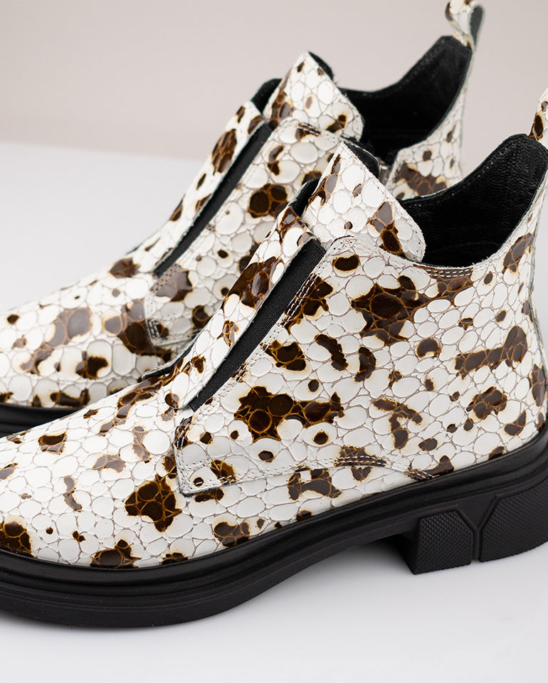 Анжела - Естествен лак в бяло и кафяво