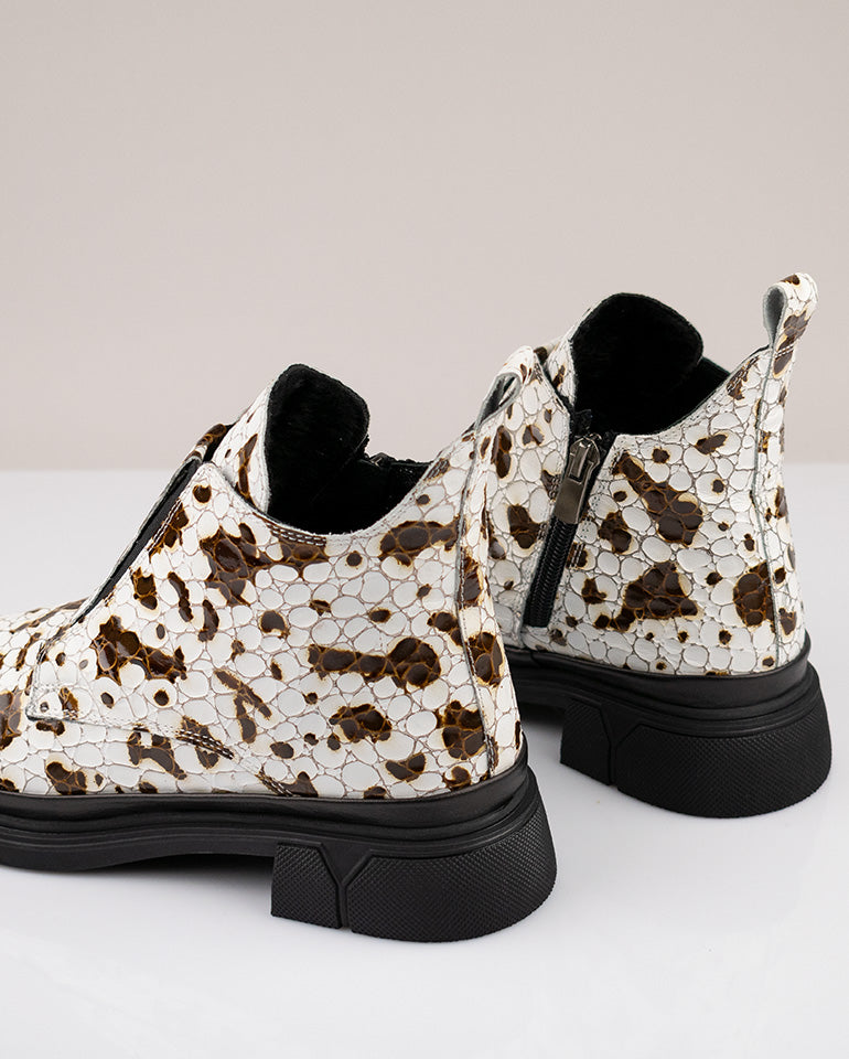 Анжела - Естествен лак в бяло и кафяво