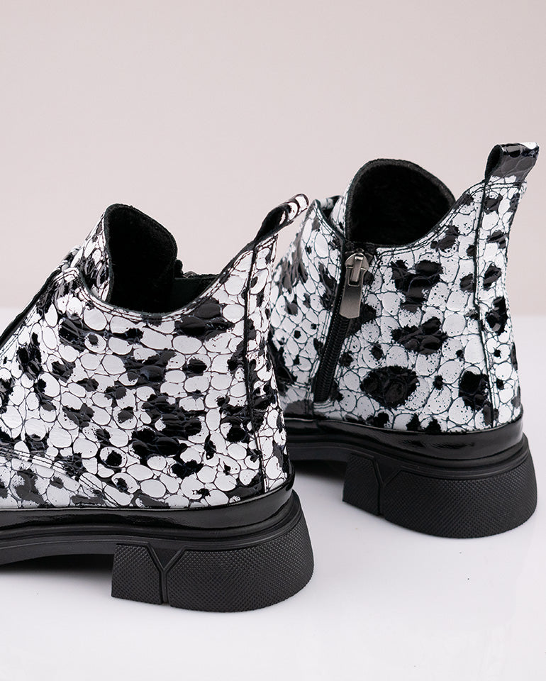 Анжела - Естествен лак в бяло и черно