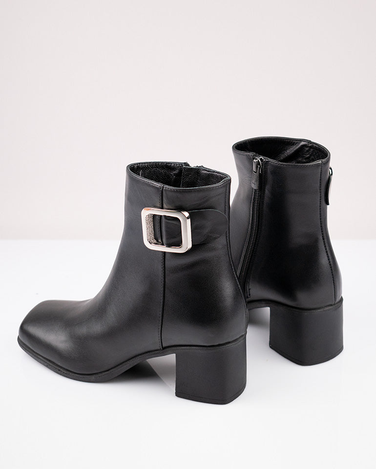 Селена - Естествена кожа в черно