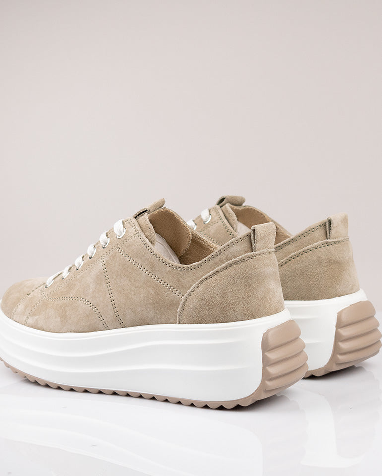 Нова - Дамски ежедневни маратонки в бежово